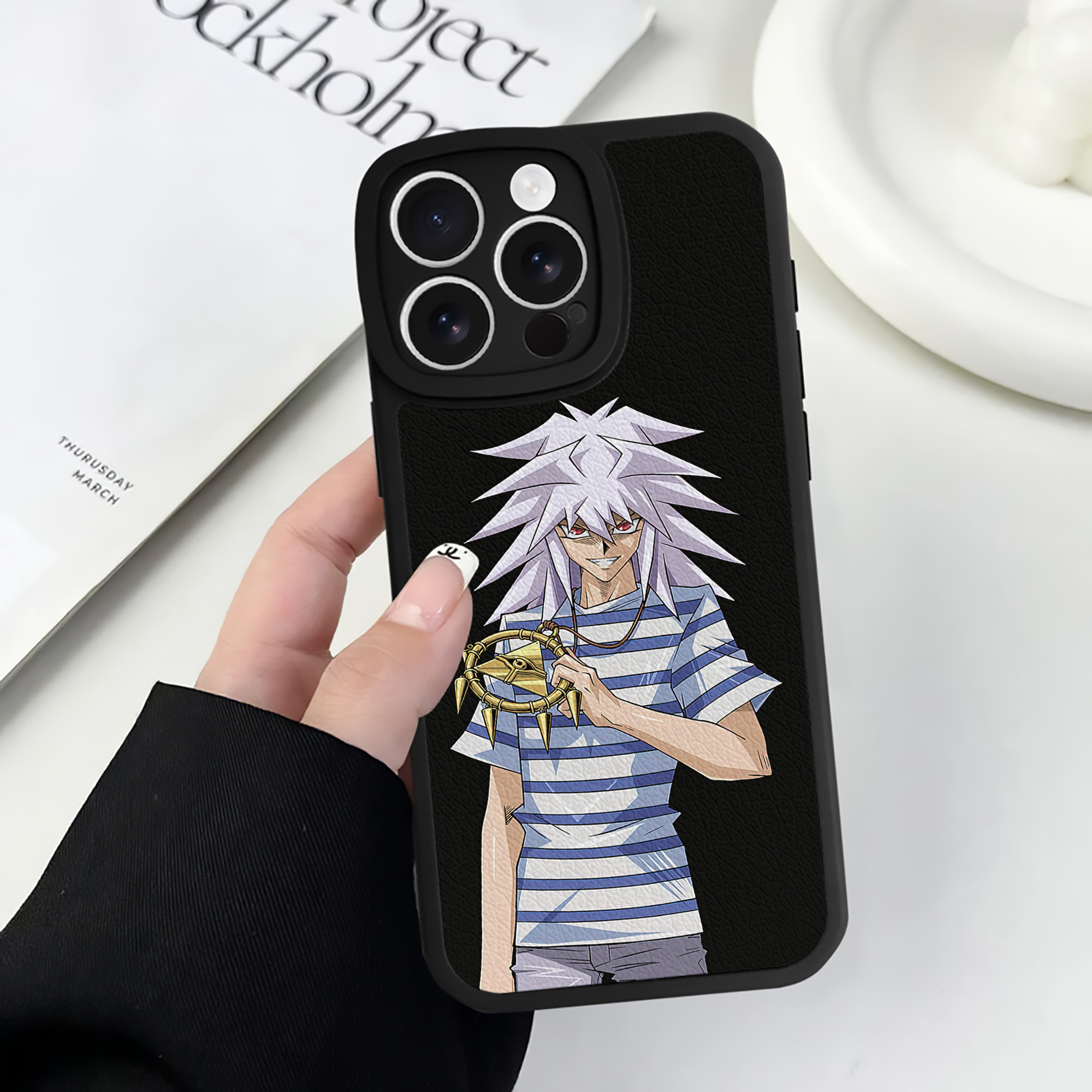 遊☆戯☆王 Yu-Gi-Oh! 【iPhone 16シリーズ対応】シリコンスマホケース（レザー調） 材質：シリコン